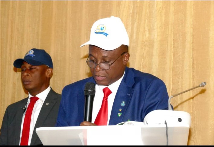 GodfreyGabriel_'s tweet image. Our Digital Vice-Chancellor giving his opening speech during the opening session of Uniport@50
#Uniport
#Uniport50thanniversary
#35thConvocation
