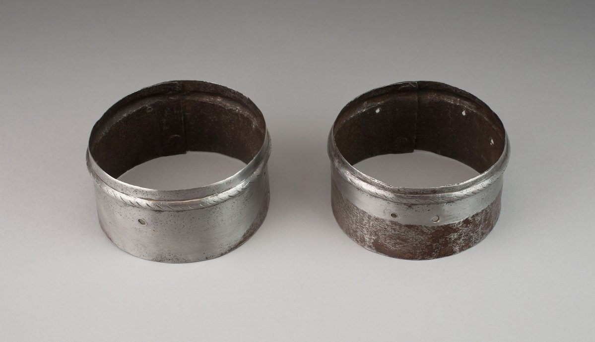 aic_armor's tweet image. Pair of Turning Rerebrace Plates #artbots #aic