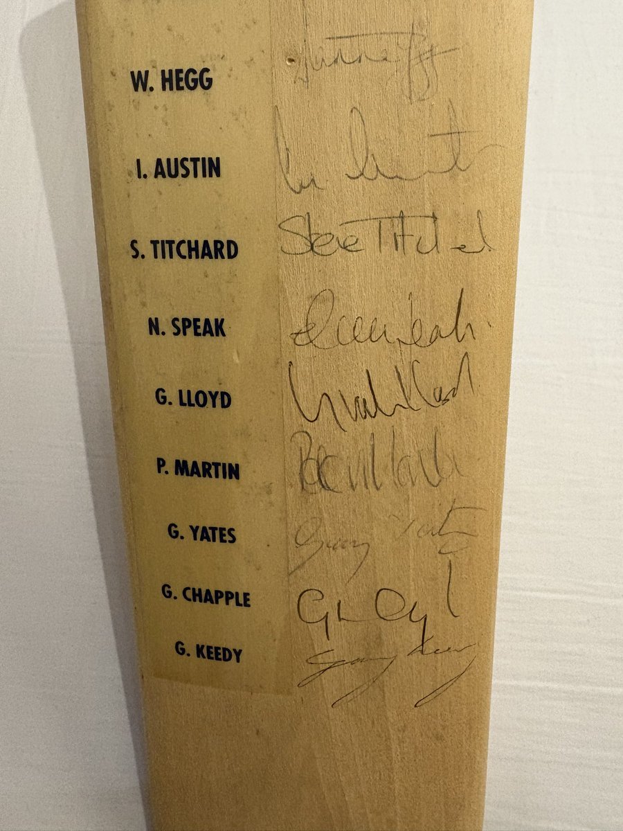 Ladies and gentlemen, I’ve been in the loft again 🙈🙈 just LOOK at what I’ve found in amongst “cricket corner”
A hand signed Lancashire County Cricket Club Bat. 
Mike Watkinson (Captain ) 
Mike Atherton 
Steve Elworthy
Neil Fairbrother 
John Crawley
Jason Gallian
Warren Hegg
Ian