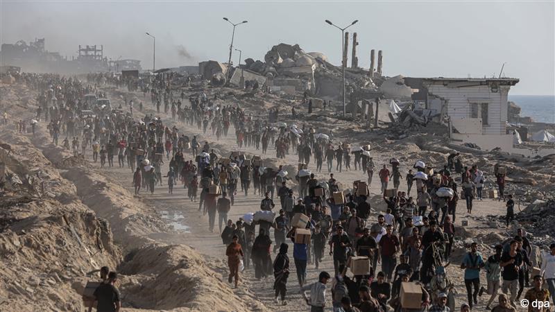 "A massive hunt of people, in total impunity."

Philippe Lazzarini, the head of UNRWA, described the aid distribution scheme of Israel and US-backed rival aid group, Gaza Humanitarian Foundation (GHF), "sadistic death trap." p.dw.com/p/4xoIO