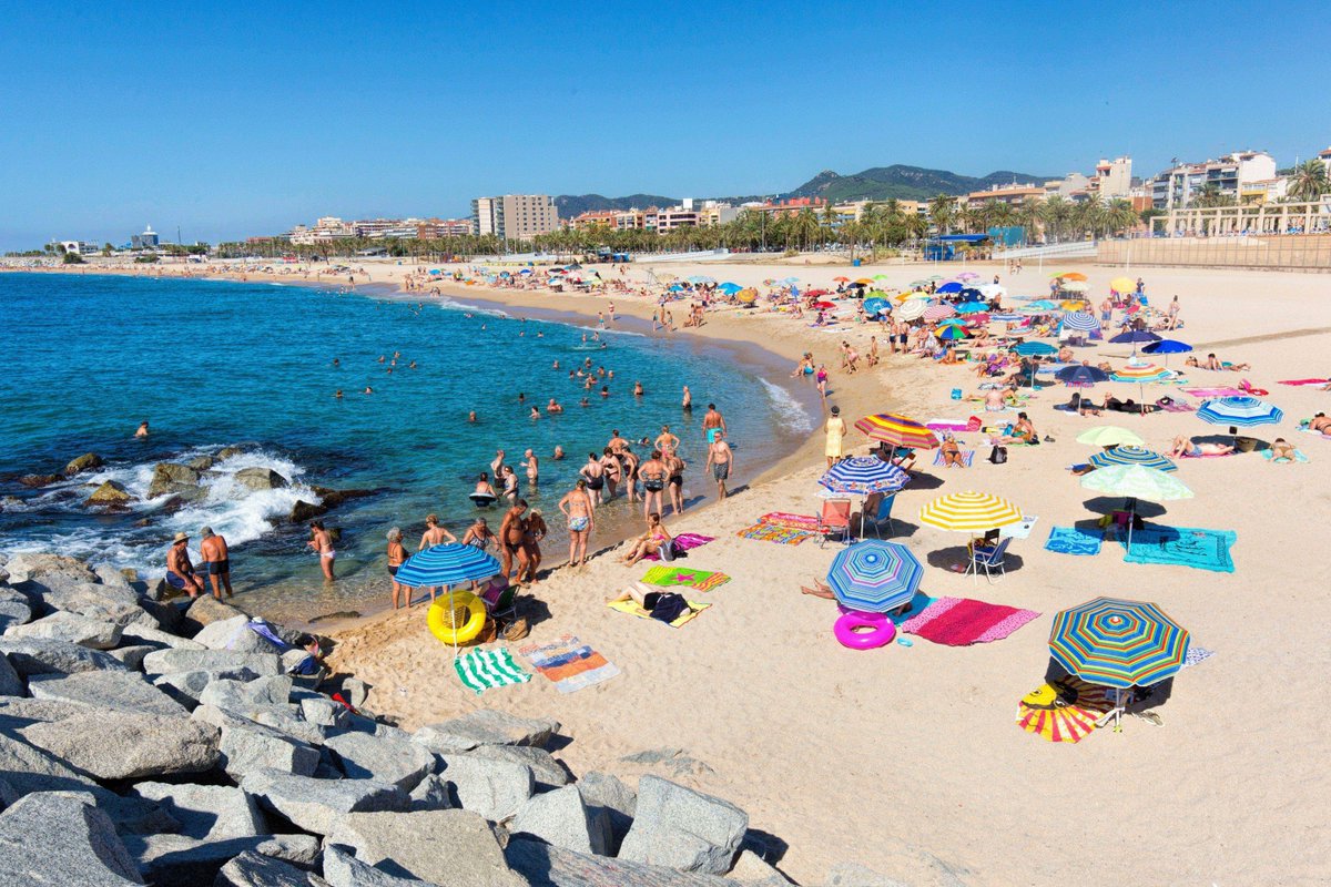 🐶 Celebra avui el Dia Mundial del Gos gaudint d’un dia amb el teu peludet a la platja de Ponent de Mataró! 🏖️
Juga i refresca’t amb el teu millor amic en un espai pensat per a vosaltres.
Perquè l’estiu és millor amb potes a la sorra! 🐾
ℹ️ visitmataro.cat/es/descubre/fr…
#VisitMataró