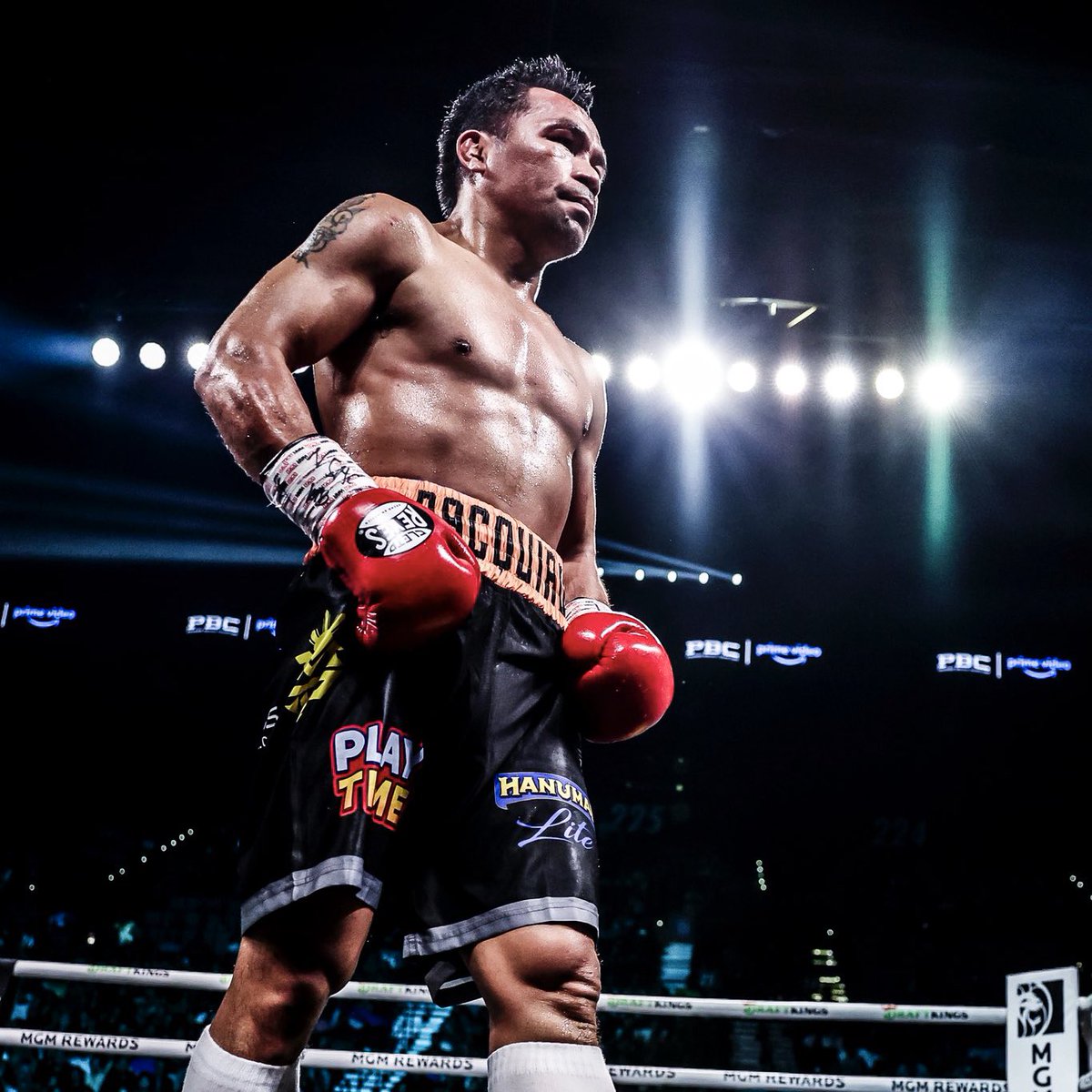 BFightzone's tweet image. π£οΈ Manny Pacquiaoβs message to the boxing world last night: βThank you Lord for keeping us safe in the ring. I want to thank my wife, my kids, my family, my team and everyone who supported me throughout this fight.
To Mario Barrios, you are a true warrior. It was an honour toβ¦
