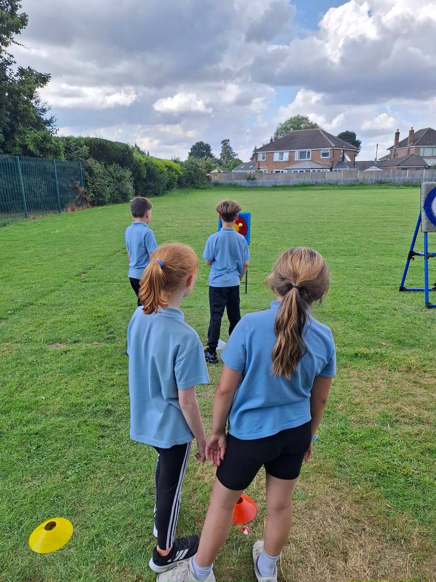 Year 4 all enjoyed their PE experience day yesterday taking part in a range of different sports.