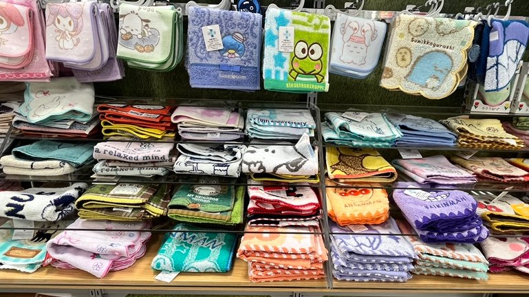 夏のマストアイテム‼️
キャラクターミニタオルで気分アップ🎵
汗をかくことが多い夏‼️
お気に入りのキャラクターなら使うたびに笑顔になること間違いなし✨
店頭でチェックしてみてね👀