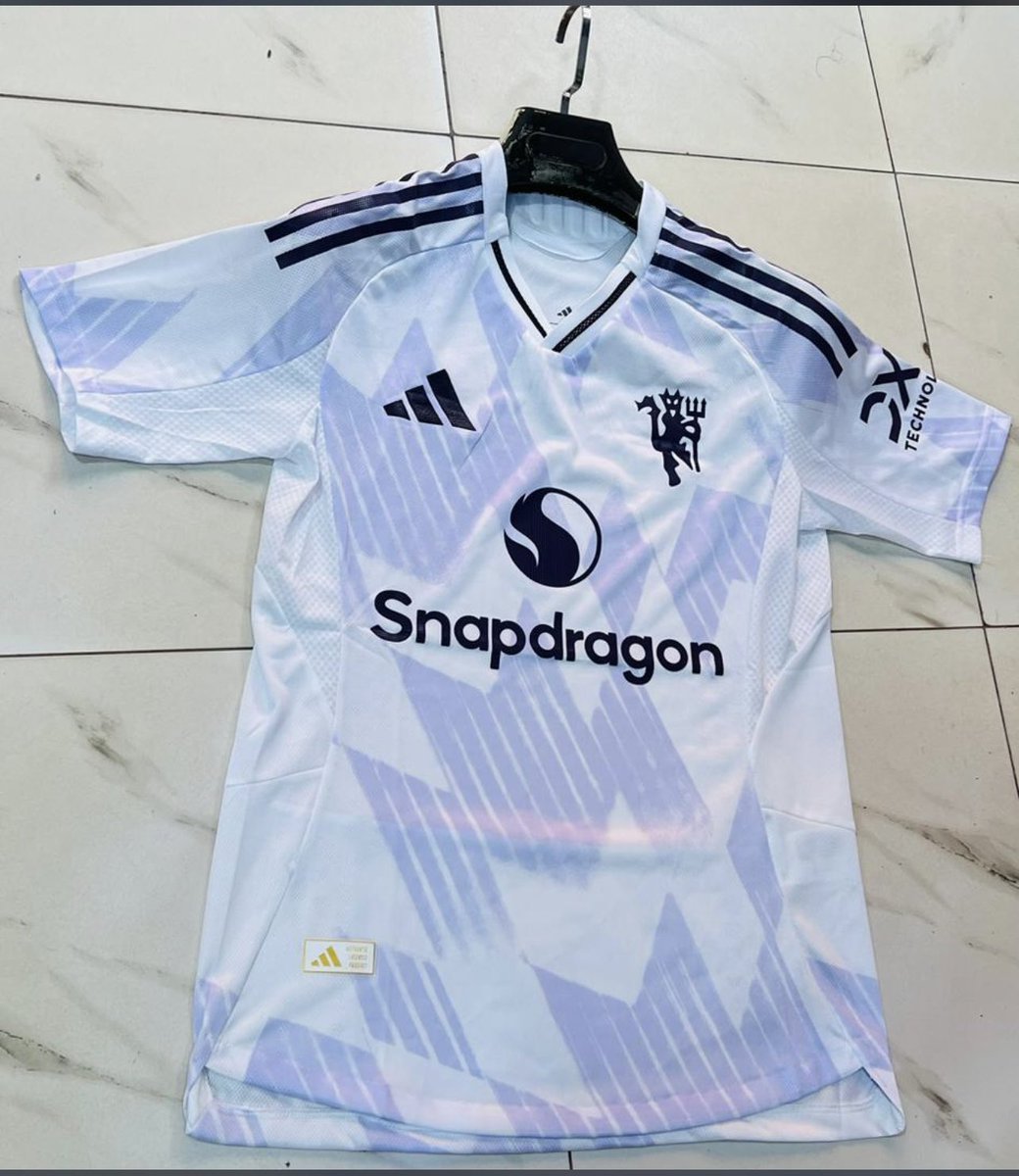 NFrankRed's tweet image. Between @ManUtd and @Arsenal who has a good away kit ???
Honestly.