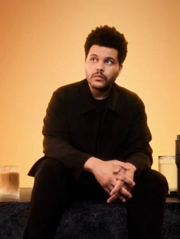 tesfayesobae's tweet image. i was watching my crush&apos;s vlog cuz i&apos;m a stalker and they&apos;re in Toronto rn and bro in the background of her vid i see Abel&apos;s big ass poster for Samra Origins Nespresso (this one), i love to see it 😭😭