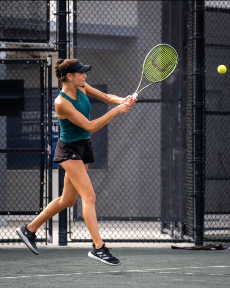 ParsaBombs's tweet image. Five-star recruit Georgia Kulevich (UTR 9.43 / #40 in the class of 2026 / #11 in Florida @TennisRecNet) has verbally committed to @UKWomensTennis. Earned bronze balls in 16s singles at the USTA Winter National Championships and in 16s doubles at @USTAGirlsNatls.