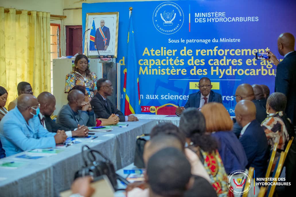 Actu-Energies: Poursuite de formation de renforcement de capacité des cadres et agents du Ministère Des Hydrocarbures. Ce module de formation, qui se déroulera du 21 au 28 juillet , est intitulé "Introduction aux sciences pétrolières pour les non-géoscientifiques".