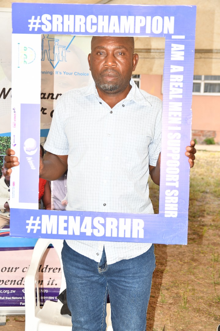 WOSSOGL's tweet image. Men from Bindura rural accepted the challenge to champion change through advocating for access to SRH Services and promoting gender equality.
They actively engaged in the champions for change community dialogue led by @ree_rige director and WOSSO Fellow @RitaTiriboyi on 19 July.