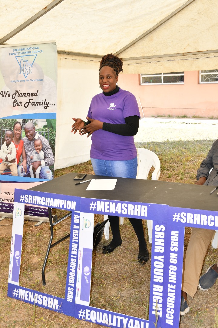 WOSSOGL's tweet image. Men from Bindura rural accepted the challenge to champion change through advocating for access to SRH Services and promoting gender equality.
They actively engaged in the champions for change community dialogue led by @ree_rige director and WOSSO Fellow @RitaTiriboyi on 19 July.