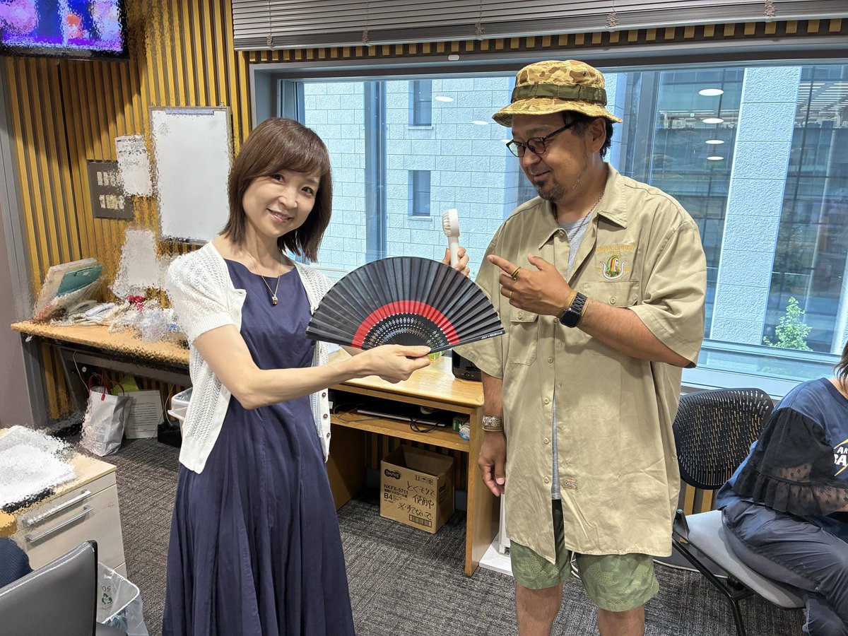 zoom1242's tweet image. #辛坊治郎ズーム
本日も3時半から生放送!
暑さ対策グッズで涼む2人☀️
今日取り上げるニュース(予定)は‥
▽米が武器の供与、関税制裁でロシアに圧力
▽石破総理が続投表明
ラジコは👇
radiko.jp/share/?t=20250…