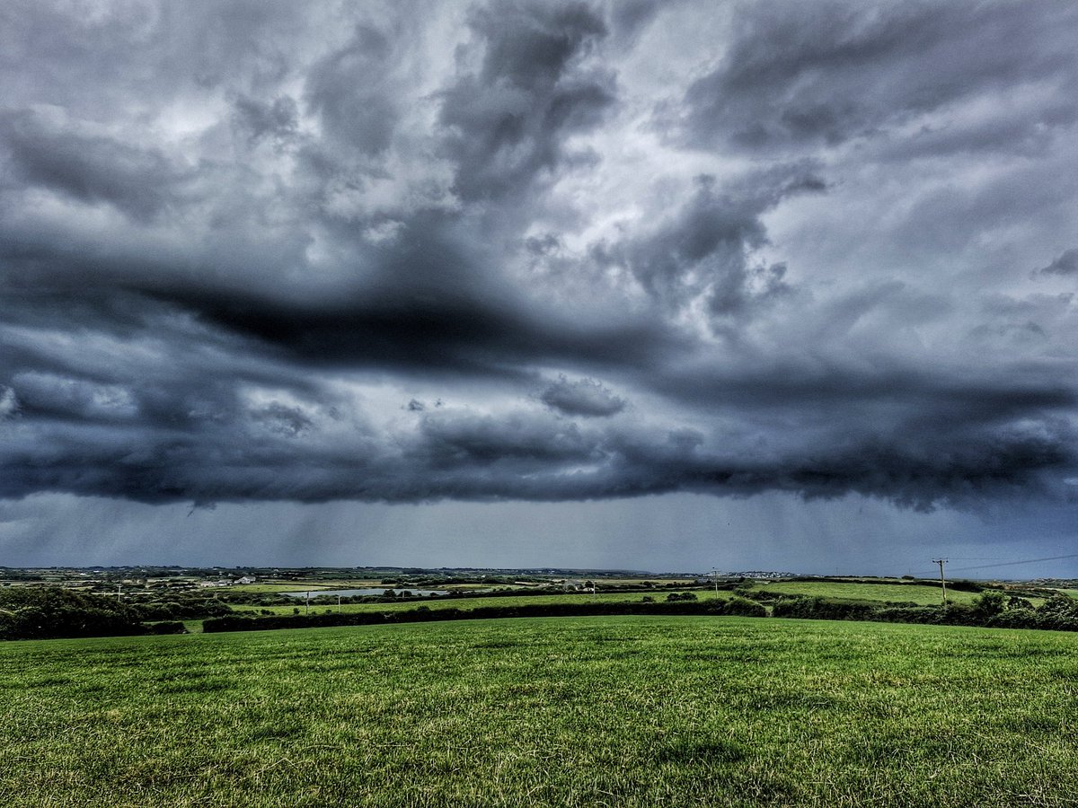 ItsYourWales's tweet image. Wonderful cloud formation over Holyhead - courtesy
@AntonWardPhoto #Wales #WelshPassion