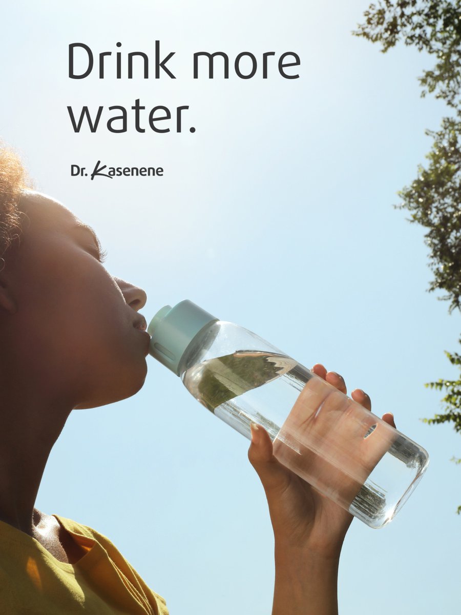 drkasenene's tweet image. Not being hydrated enough can make you tired.
Water is the medium in which cells break down food to produce energy.
Less water in your muscles cells leads to muscle fatigue and in your brain cells to brain fog and difficulty concentrating.
It’s essential to stay hydrated.
To…