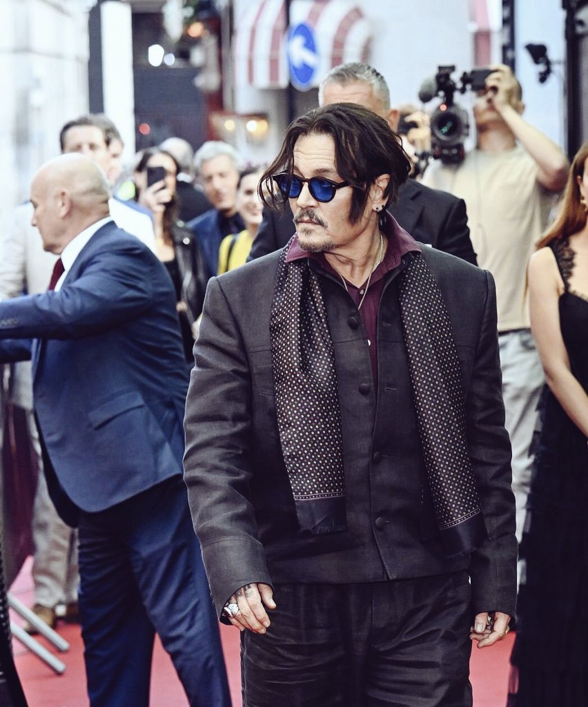 TehranKnight's tweet image. Johnny Depp's upcoming projects: UPDATED
DAYDRINKER
CARNIVAL (stalled)
HOLLYWOOD VAMPIRES DOC.
CHARLIE CHAPLIN DOC.
TIM BURTON DOC.
ALLEN HUGHES PROJECT (NOT OFFICIALLY ANNOUNCED)
TWO UNTITLED PROJECTS (directing)
PIRATES 6
HYDE, a graphic novel with film potential.