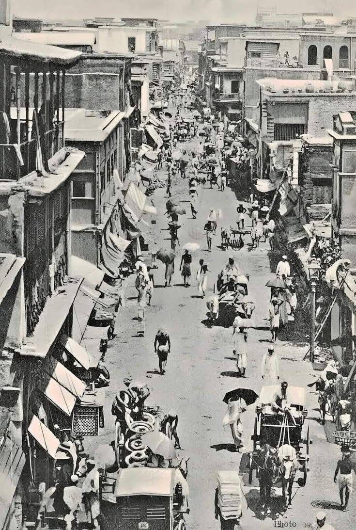 Dr Andrew Fleming 🇬🇧 🏴 (@andrew007uk) on Twitter photo 1910: Burrabazar, Calcutta, one of the busiest trading hubs of India with its name translating as Big Market.
cc. <a href="/IndiaHistorypic/">indianhistorypics</a> 1910: Burrabazar, Calcutta, one of the busiest trading hubs of India with its name translating as Big Market.
cc. <a href="/IndiaHistorypic/">indianhistorypics</a>