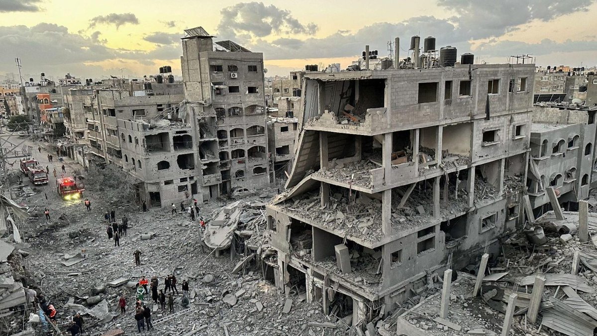 Rvaticanaitalia's tweet image. 📌 Rg ore 8.00 ➡️ lc.cx/T-9JH8
Attacco israeliano su una tendopoli di sfollati a Gaza City. Abu Mazen telefona al Papa. Il Patriarca latino di Gerusalemme Pizzaballa alla Radio Vaticana: non è giustificabile quanto avviene a Gaza
Oggi il Papa torna in Vaticano
