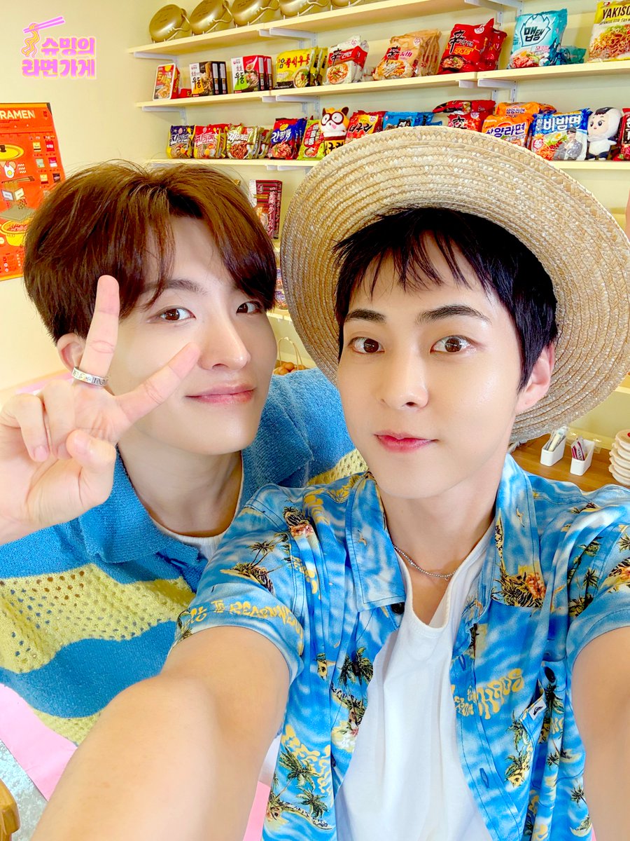 Xiumin_store's tweet image. &lt;슈밍의 라면가게&gt;
열 번째 손님 영재와
슈사장님의 인증 사진📷
#슈밍의라면가게 #XIUMIN_STORE
#시우민 #XIUMIN
#영재 #YOUNGJAE
@XIUMIN_INB100
@YOUNGJAExArs
EP.10 다시 보러 가기
➡️ youtu.be/VqiuRARf_1M