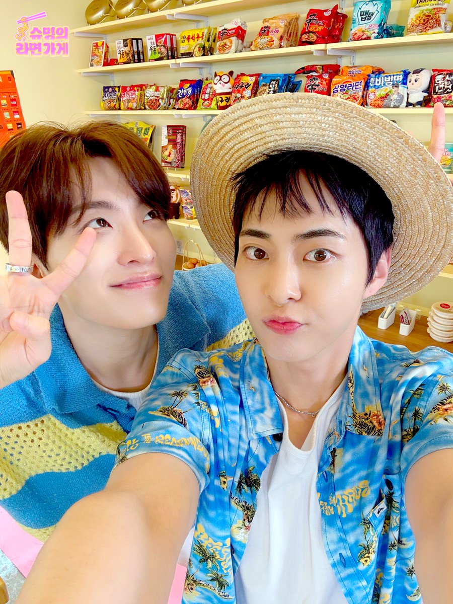 Xiumin_store's tweet image. &lt;슈밍의 라면가게&gt;
열 번째 손님 영재와
슈사장님의 인증 사진📷
#슈밍의라면가게 #XIUMIN_STORE
#시우민 #XIUMIN
#영재 #YOUNGJAE
@XIUMIN_INB100
@YOUNGJAExArs
EP.10 다시 보러 가기
➡️ youtu.be/VqiuRARf_1M