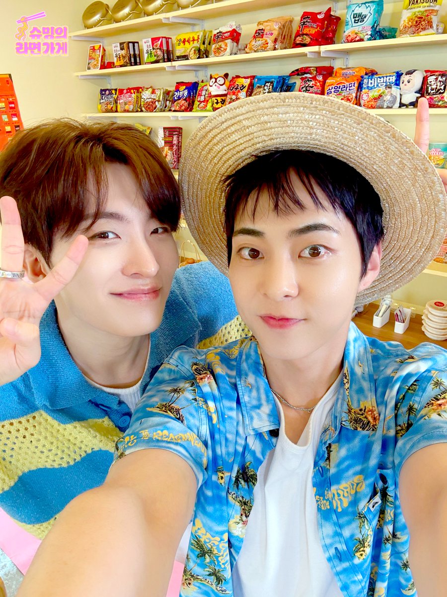 Xiumin_store's tweet image. &lt;슈밍의 라면가게&gt;
열 번째 손님 영재와
슈사장님의 인증 사진📷
#슈밍의라면가게 #XIUMIN_STORE
#시우민 #XIUMIN
#영재 #YOUNGJAE
@XIUMIN_INB100
@YOUNGJAExArs
EP.10 다시 보러 가기
➡️ youtu.be/VqiuRARf_1M
