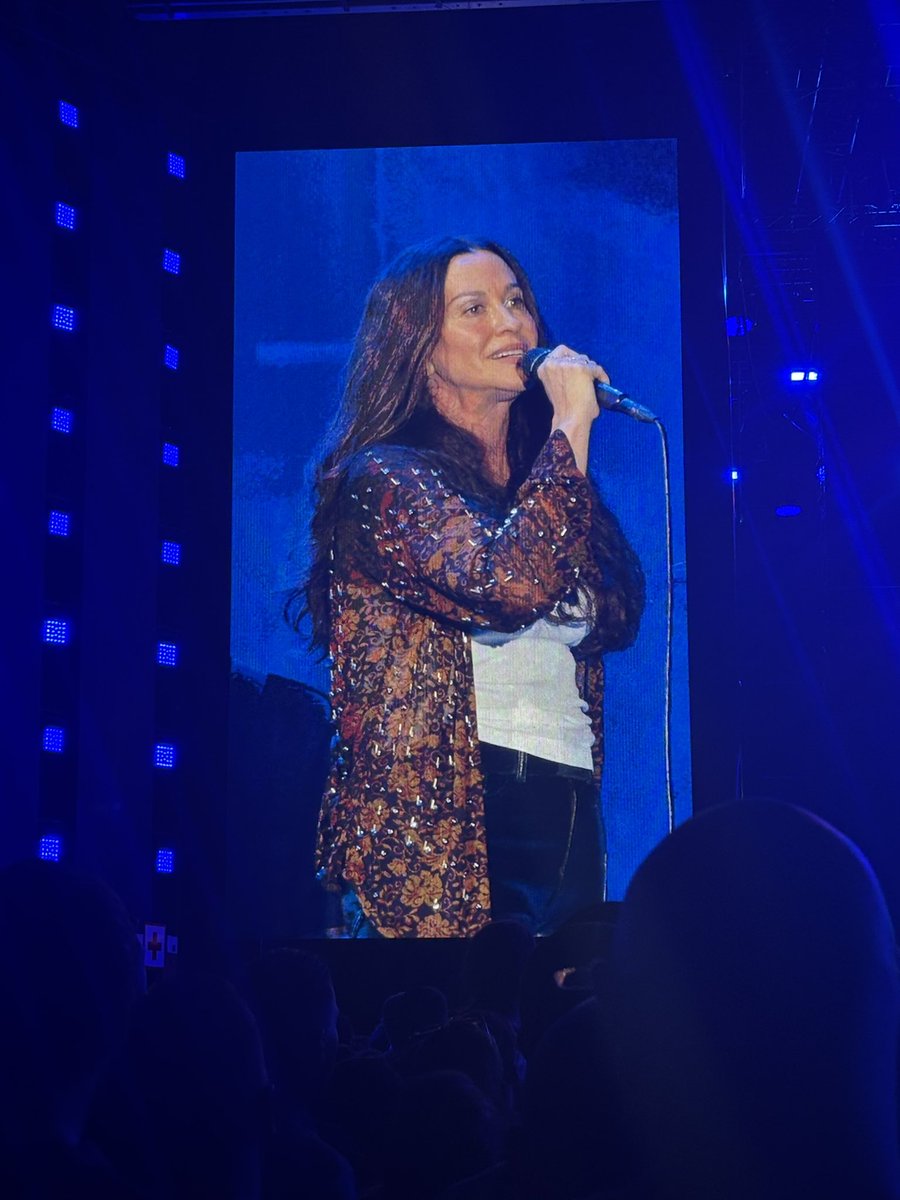 viktoriaserdult's tweet image. I could say thank you, @Alanis, for teaching me how to feel during my teens, and for making me relive that experience yesterday evening.
But maybe I’ll just say Thank you.;)