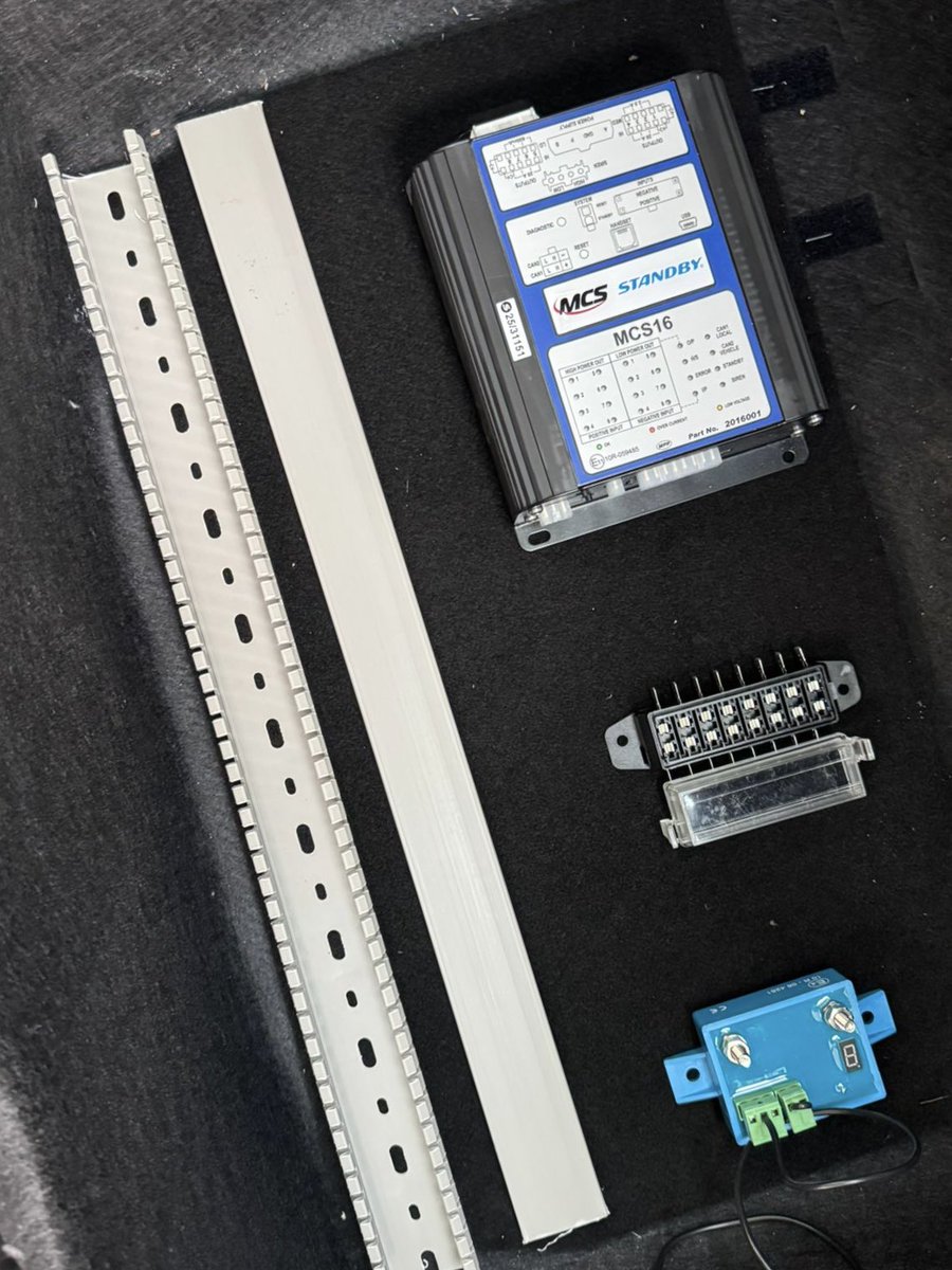 t_riple9's tweet image. It’s Tuesday, word is we get an early finish Friday if we pull 4 off the line by Thursday 👀 (no pressure)
Fresh install. Fresh me.
(Yeah, I showered, the mystery smell yesterday? That was me 😅)
Tools out. Kit ready. Let’s build 💪💡
#Triple9 #BlueLightBuilds #EmergencyFleet