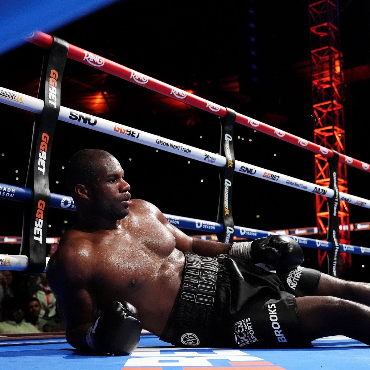 BFightzone's tweet image. What are your thoughts on the Daniel Dubois party scandal? π #UsykDubois2