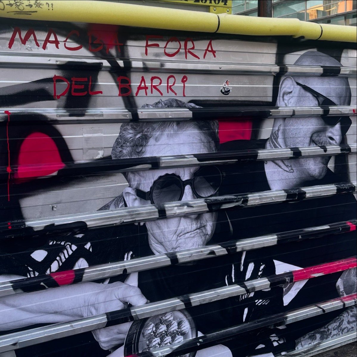 ❌ NO a l’ampliació del MACBA (@nomacba) on Twitter photo ❌⬛️Veïnes del Raval han acabat el mural de l’artista <a href="/TeoVzquez/">Teo Vázquez</a>
NO A L’AMPLIACIÓ DEL MACBA, AINOHA GRANDES DESNONADORA, MACBA FORA DEL BARRI…
Un nou intent de rentada de cara del MACBA vers un barri, que ha maltractat des de la seva construcció.
#NoMACBA ❌⬛️Veïnes del Raval han acabat el mural de l’artista <a href="/TeoVzquez/">Teo Vázquez</a>
NO A L’AMPLIACIÓ DEL MACBA, AINOHA GRANDES DESNONADORA, MACBA FORA DEL BARRI…
Un nou intent de rentada de cara del MACBA vers un barri, que ha maltractat des de la seva construcció.
#NoMACBA