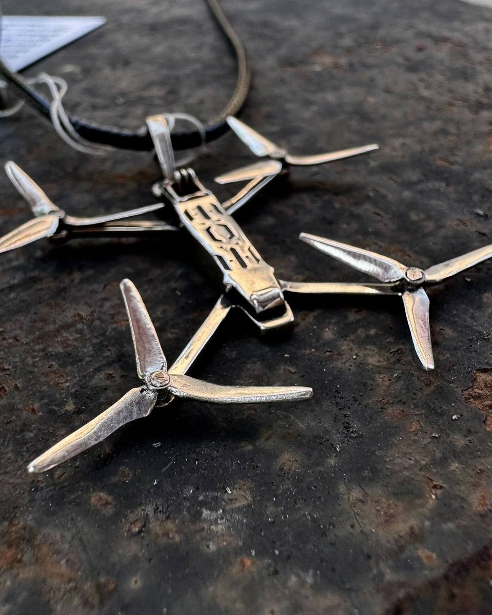 sternenkofund's tweet image. Розігруємо срібний FPV-дрон від yo.nice.jewelry
instagram.com/yo.nice.jewelr…
Кулон ручної роботи 925 проби, який завжди нагадуватиме, що русоріз має тривати🔥
Для участі потрібно зробити донат від 300 грн на монобанку русорізу сьогодні до 00:00.
Переможця визначимо вже…