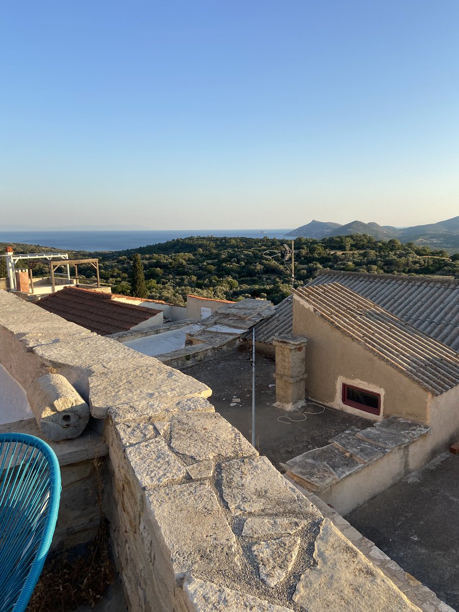 OrientBraces's tweet image. Last night I was honoured to have a G&T on the terrace of long time Orient fan @CVlattas house, in the incredible village of Patrika . #Chios