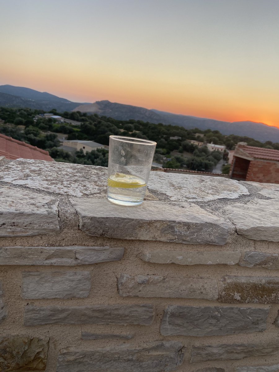 OrientBraces's tweet image. Last night I was honoured to have a G&T on the terrace of long time Orient fan @CVlattas house, in the incredible village of Patrika . #Chios