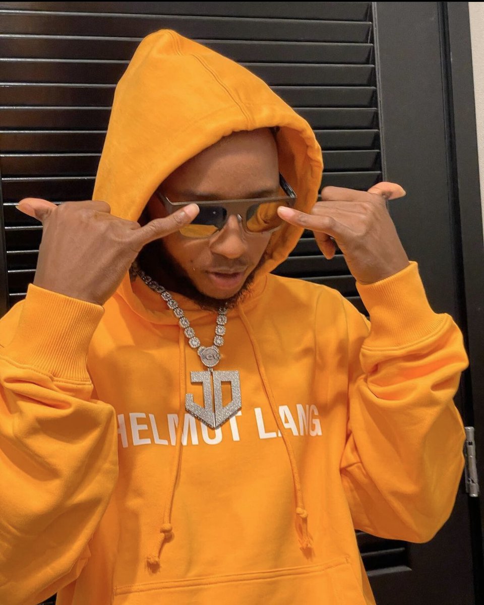 NigerianBarz's tweet image. "Riding with my niggahs, you know we the realest, catching checks everyday you know we the thrillest.
Street guys, street eyes, don’t eat lies, never eat with your enemies, boy eat wise and think twice before you making any decision..."
"Energized" - Yung6ix
