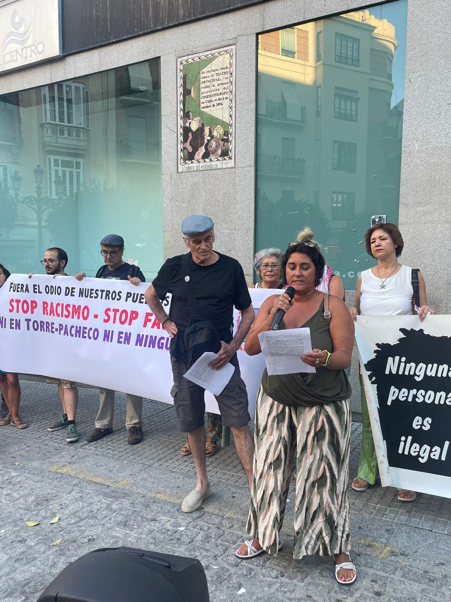 Ayer fuimos muchas en la Plaza del Palillero. Gracias!!
#StopRacismo 
#ParemosElOdio
<a href="/APDHACadiz/">ApdhaCádiz</a> 
<a href="/APDHA/">APDHA</a>