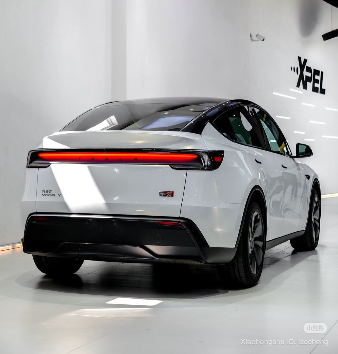 The Tesla Newswire tweet media