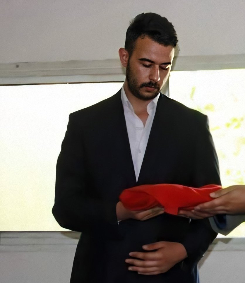 Bir yiğit ardından, 3803. gün.

Benim de şu cihandan gidişim memleket sevdasından..

Unutma, unutturma.
#FıratYılmazÇakıroğlu