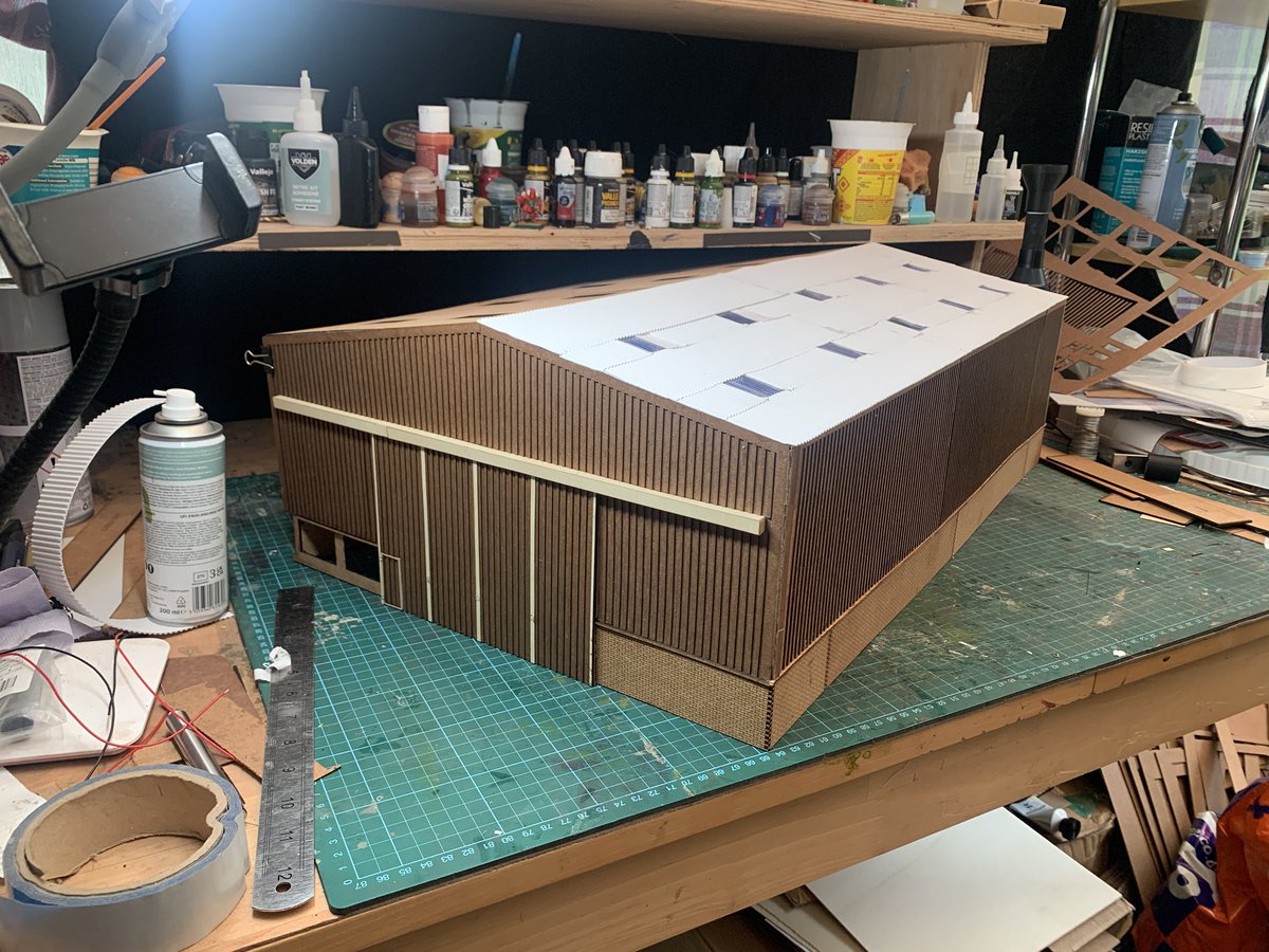 lnr_models's tweet image. The warehouse is starting to take shape now, but look at the size of this thing!!!