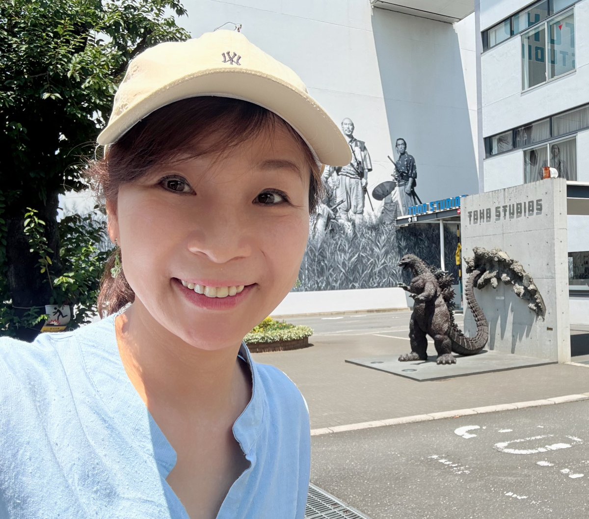myonpa's tweet image. 最後の稽古休み!
東宝スタジオでゴジラとパシャリ🎵
今日の仮面は、
韓国語の台詞指導〜^_^
めっちゃ楽しい撮影現場っ
#東宝 #ゴジラ #韓国語セリフ指導