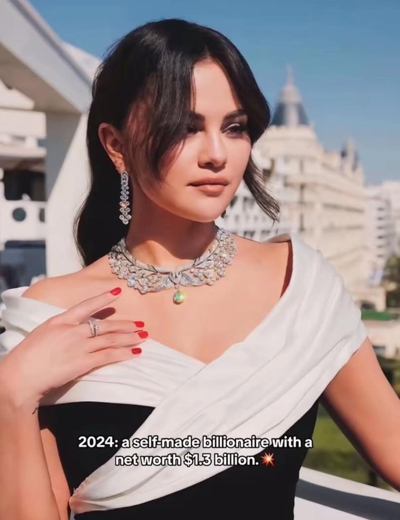 selovelenaa's tweet image. from being a product of teenage pregnancy, having to work at young age to support family, divorced parents, almost losing her life to lupus to a self made billionaire at 32... happy birthday selena gomez ❤️