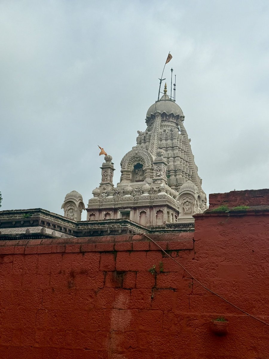 adilnargolwala's tweet image. My 7th Shiv ji Jyotirlinga (means column or pillar of light) temple 

Grishneshwar at Aurangabad…thanks @RajendraRaut for making this happen…what a fun chatty trip we had on the weekend 

#SHIVA #lingam #hindugods #Mahadev
