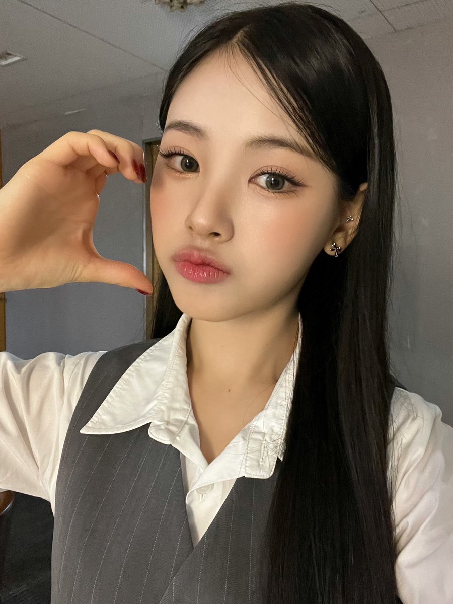 voxbflx's tweet image. 이현 베니 이 여성들한테 관심있습니다