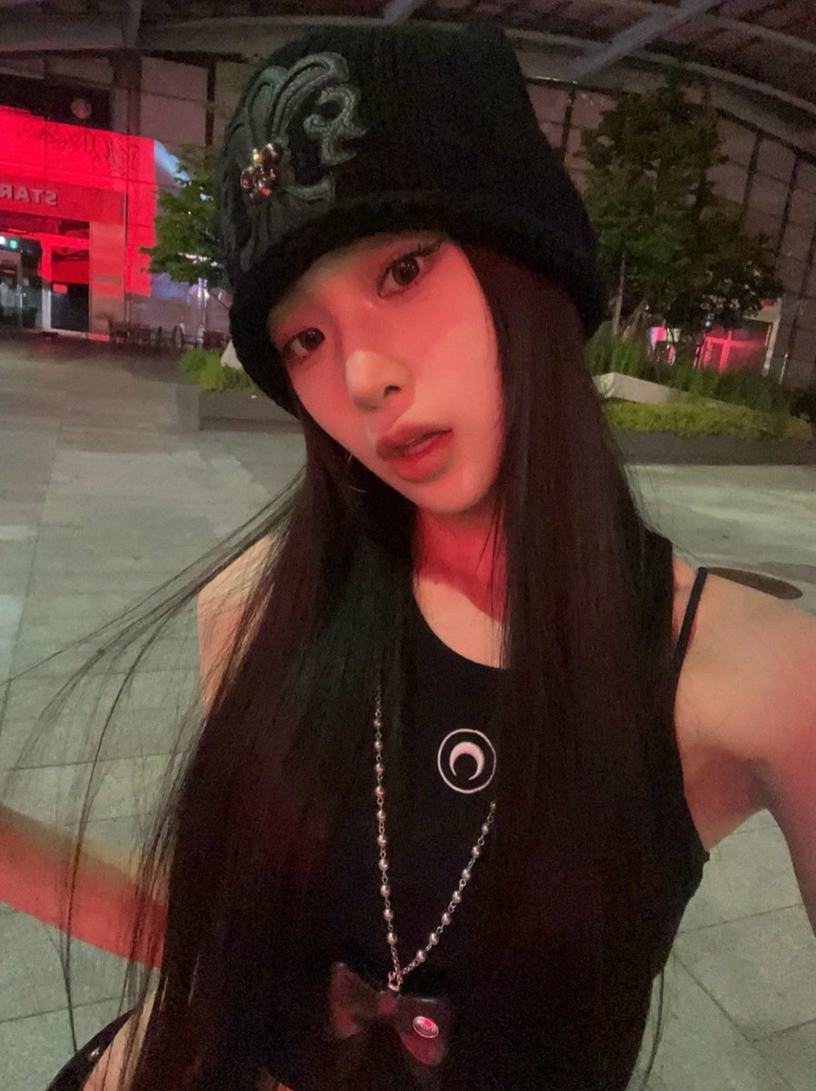 voxbflx's tweet image. 이현 베니 이 여성들한테 관심있습니다
