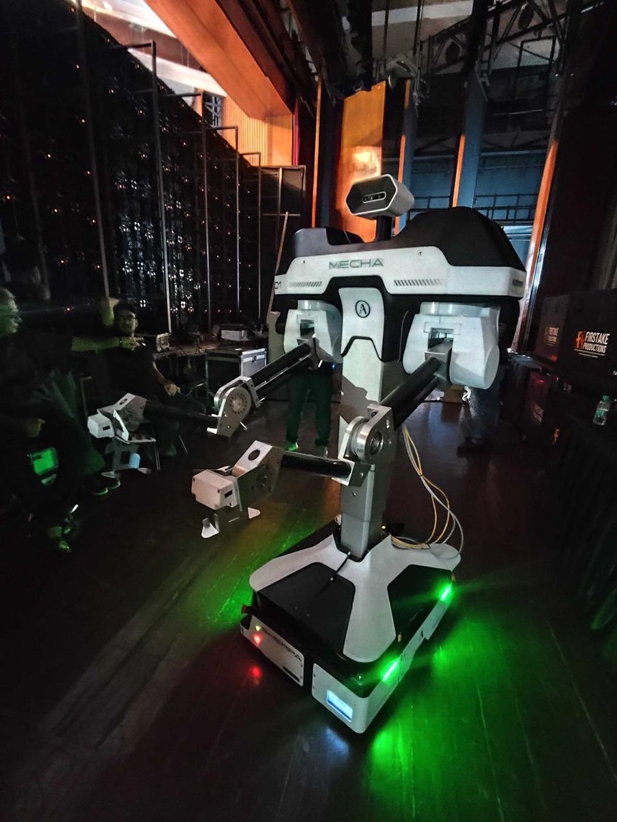 Here is the Mecha backstage waiting for the unveil.