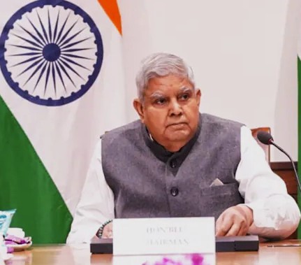 RajChawlaAnchor's tweet image. श्री @Jagdeepdhankad को तब से जानता हूं, जब वो राज्यपाल भी नहीं थे, तो कह सकता हूं, #Legal मामलों में उनके निर्णय गलत नहीं होते। समाज में भी शानदार स्टेटस था। अचानक उपराष्ट्रपति पद से इस्तीफा लिखकर के राष्ट्रपति को भिजवा देना, समझ नहीं आया। तबियत तो थोड़ी बहुत इधर उधर होती ही…