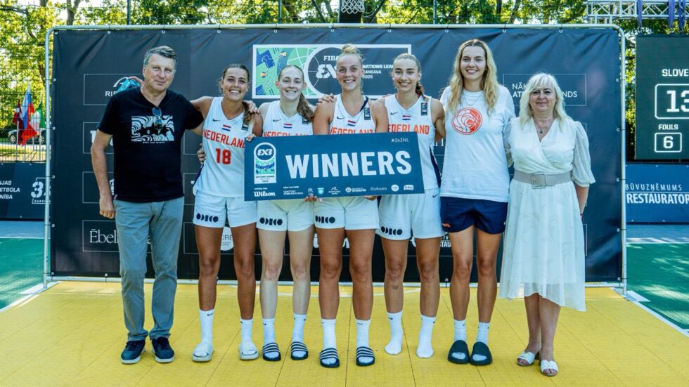 Nederlands team 3x3 VU 23 met GBI van Dijk Grasshoppers Liselot Kulk, Lotte van Kruistum en Alissa van der Plas, plaatst zich voor de WK finale in China!! Lees artikel op Grasshoppers.nl