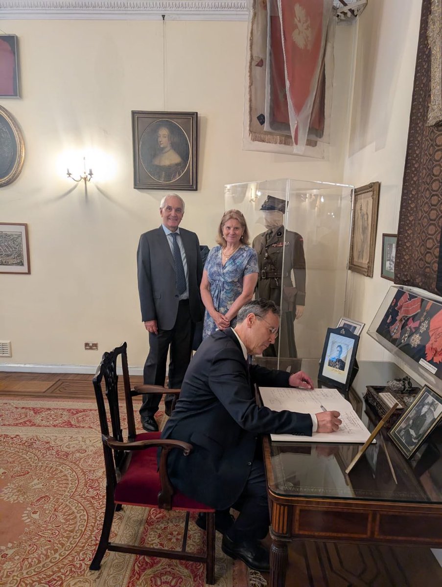 GermanAmbUK's tweet image. Thanks to the Polish 🇵🇱 Museum and Sikorski Institute for showing me their impressive historic collection, many personal memories and objects connected to war and exile. Thanks to the Trustee Directors Danuta Bildziuk and Ludomir Lasocki for the kind reception.