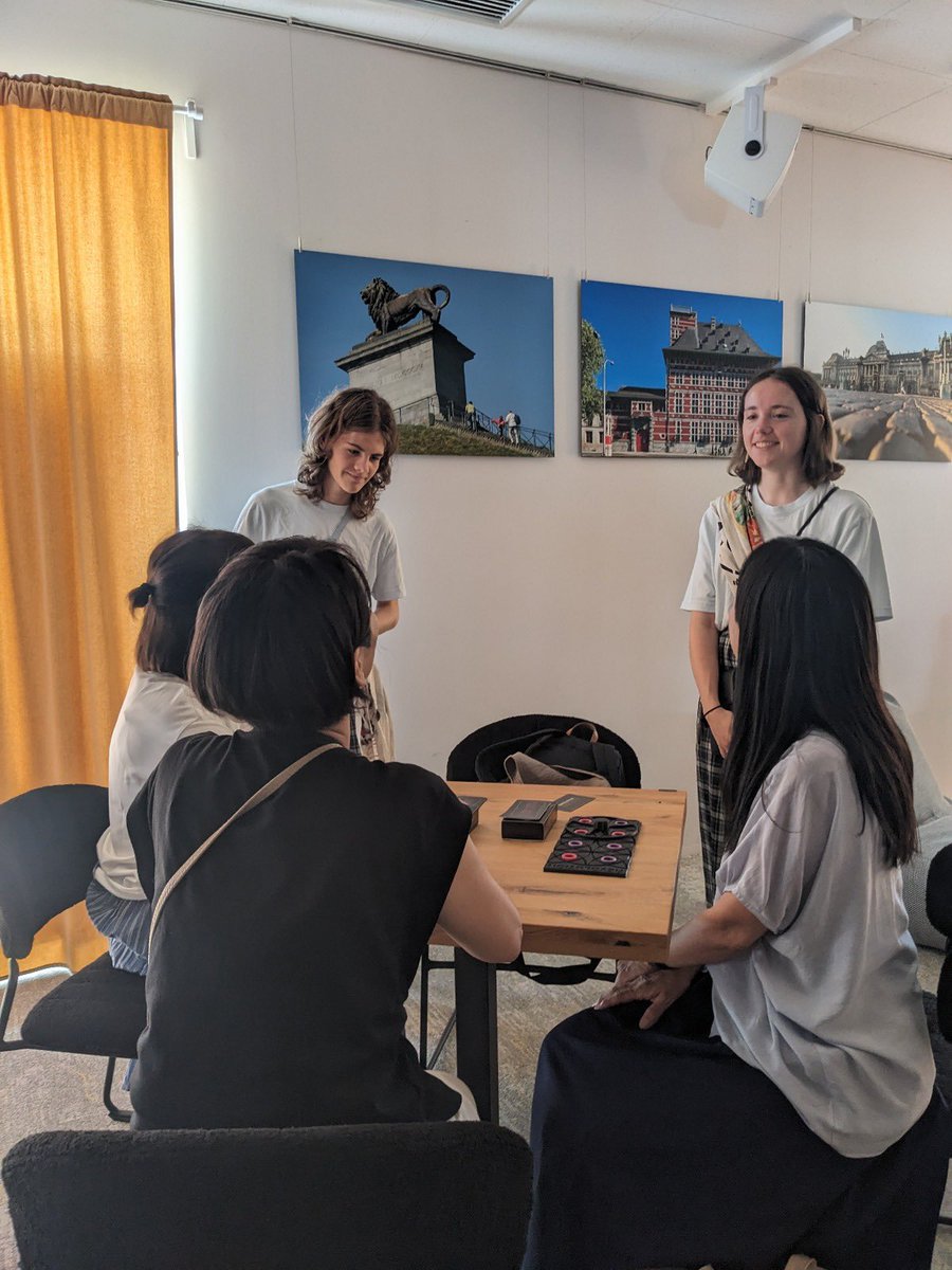 BE_Pavilion's tweet photo. 🇧🇪🇱🇺🇨🇭🇯🇵 MATHS FOR DIALOGUE｜対話のための数学
On 19 &amp; 20 July, researchers from 🇧🇪🇱🇺🇨🇭 brought the “Traces” project to our pavilion and also to 🇨🇭🇱🇺❤️🧮✨
数学は文化を越える架け橋🌐 ご来場ありがとうございました！
#Expo2025 #BelgianPavilion #大阪関西万博 #HumanRegeneration https://t.co/KBJvKPcVZf
