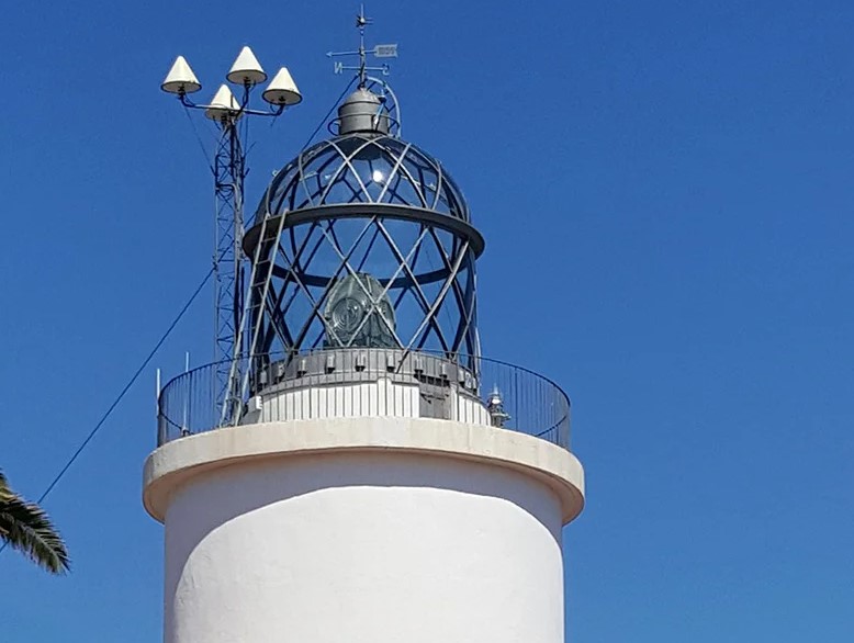 Museu Ciència Cat (@mnactec) on Twitter photo 🌊 Sabies que el far de Sant Sebastià de Palafrugell, inaugurat el 1857, és el més potent del litoral català?
És obra de l’arquitecte Josep Maria Faquineto, està situat a 169 m sobre del nivell del mar i la seva llum arriba fins a 32 milles nàutiques.
🔗 bit.ly/3Xot8Vq 🌊 Sabies que el far de Sant Sebastià de Palafrugell, inaugurat el 1857, és el més potent del litoral català?
És obra de l’arquitecte Josep Maria Faquineto, està situat a 169 m sobre del nivell del mar i la seva llum arriba fins a 32 milles nàutiques.
🔗 bit.ly/3Xot8Vq