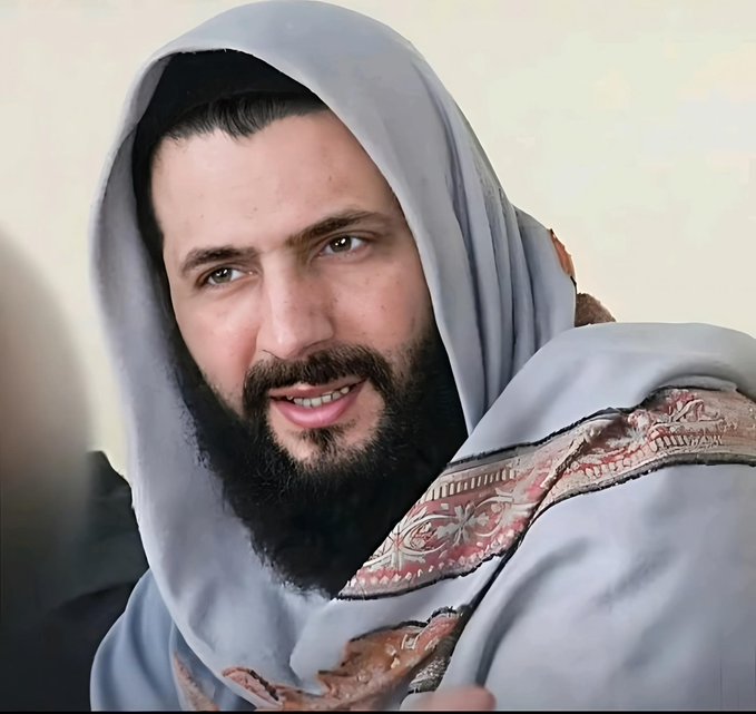 FirFre24704's tweet image. "وإذا ضاق صدرك من الظلم فاصبر، فإن في جوف الليل رب لا ينسى، ﴿إِنَّ مَعَ الْعُسْرِ يُسْرًا﴾."
#أحمد_الشرع
#أبو_محمد_الجولاني