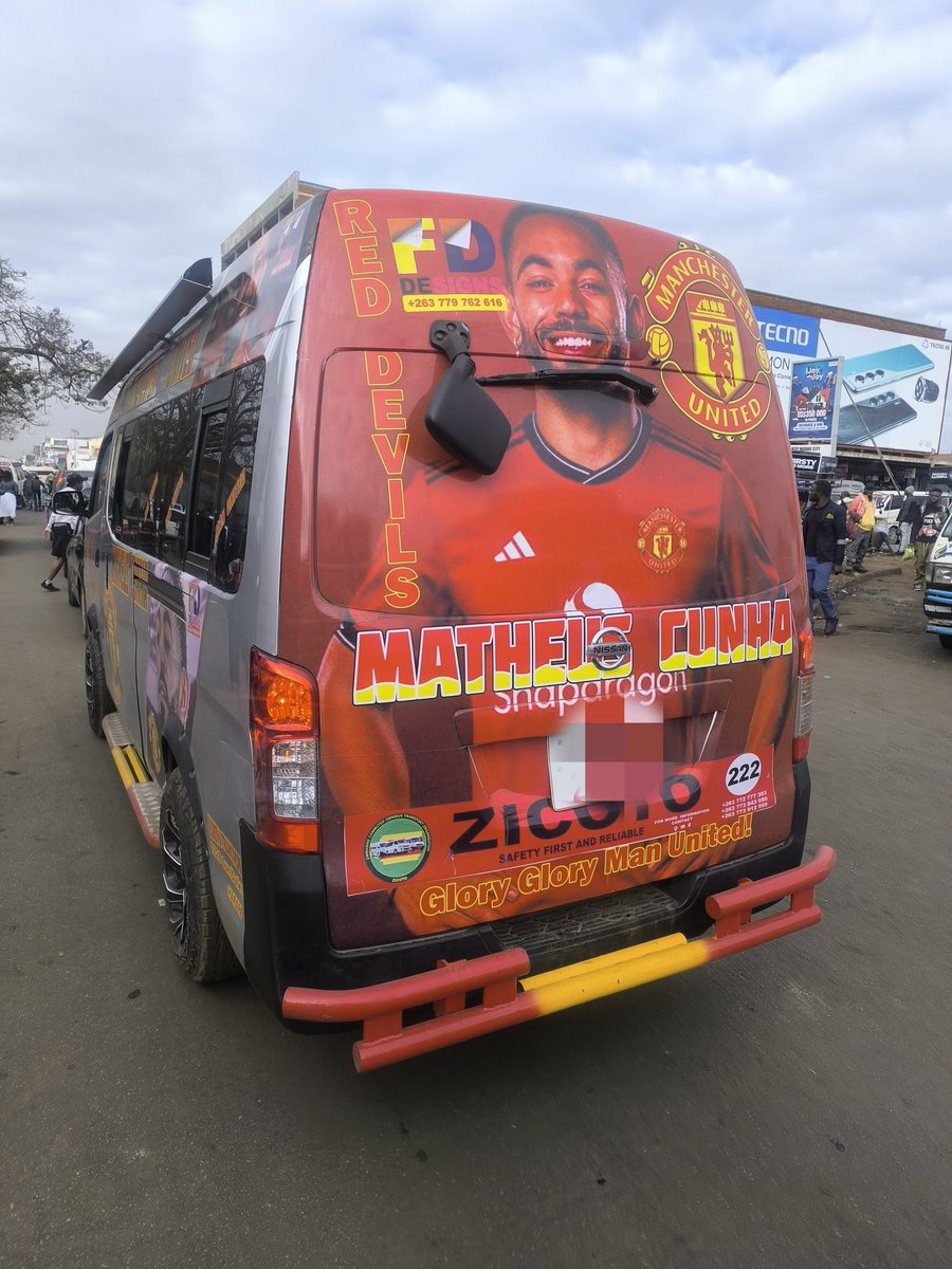 In Zimbabwe, this is how we celebrate our new Singings. Welcome to Manchester United <a href="/mathcunha20/">Matheus Cunha</a> <a href="/UnitedStandMUFC/">The United Stand</a> <a href="/ManUtd/">Manchester United</a> <a href="/UnitedRadar/">United Radar</a> <a href="/ManUtdInPidgin/">MUIP</a>