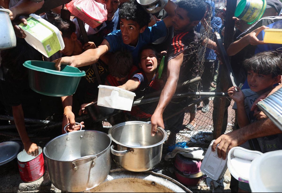 كل من خذل غزة أو تآمر على شعبها سيدفع الثمن،ولو بعد حين،فهناك إله خالق للكون ليس غافلا عما يفعل الظالمون