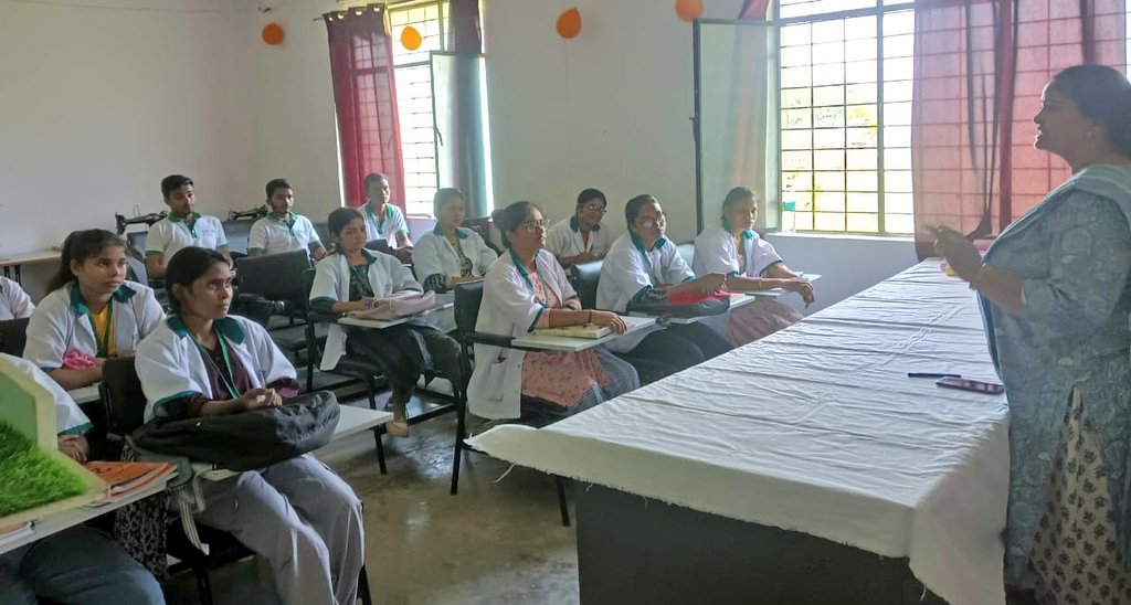 cdoamethi's tweet image. आज दिनांक 22 जुलाई 2025 को आरसेटी, गौरीगंज में टैली कोर्स प्रशिक्षण प्राप्त कर रहे प्रतिभागियों को जिला सेवायोजन अधिकारी द्वारा आउटसोर्सिंग सेवाओं, सेवायोजन अवसरों एवं स्वरोजगार योजनाओं की विस्तृत जानकारी प्रदान की गई, जिससे प्रतिभागी युवा आत्मनिर्भर बन सकें।